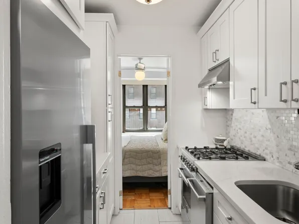 310 Lexington Avenue image 6 of 12