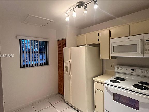 3rd image of 851 NE 207th Ln #20413