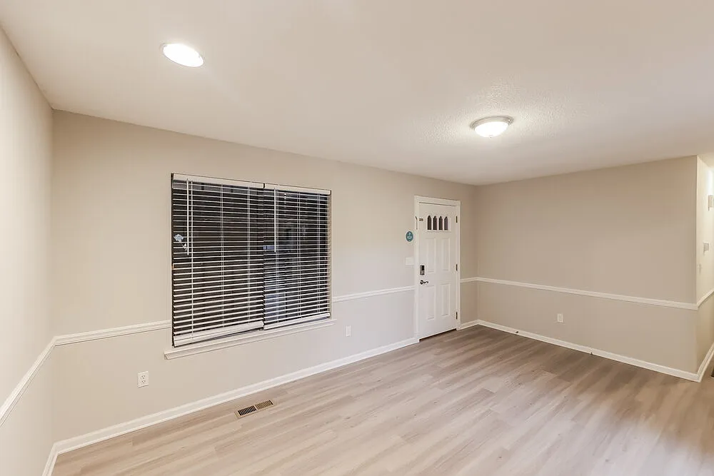 3 bed, 2.0 bath, 1078 sqft, $1,335 — Photo 4