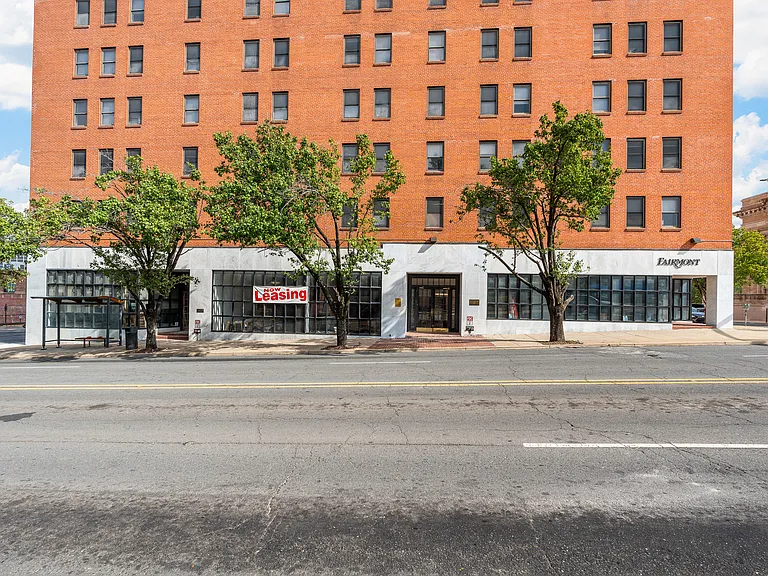 Fairmont Tower Apartments — Photo 12