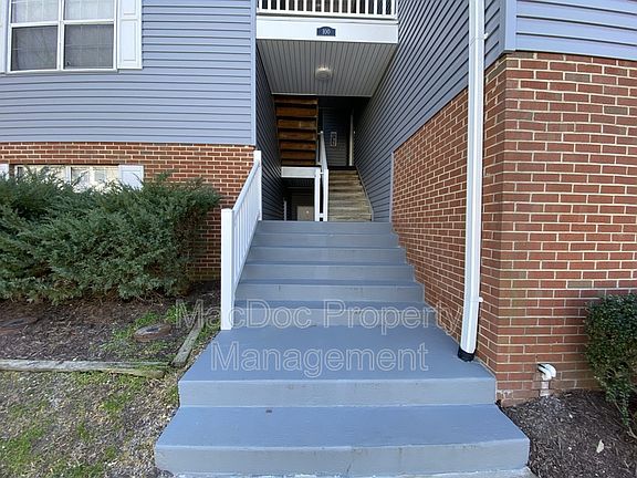 2nd image of 100 Picadilly Ln APT 2