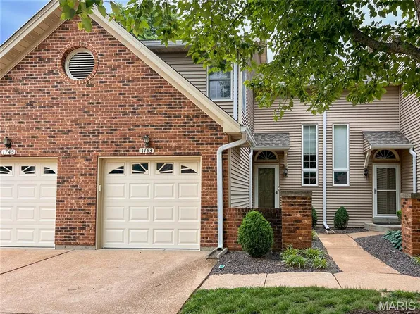 1743 Blue Oak Dr, Chesterfield, MO 63017