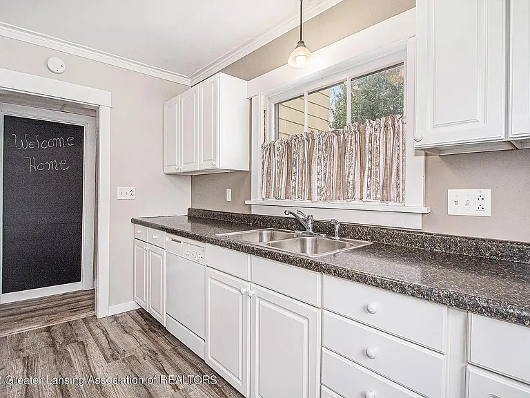 602 S Lansing St — Photo 6