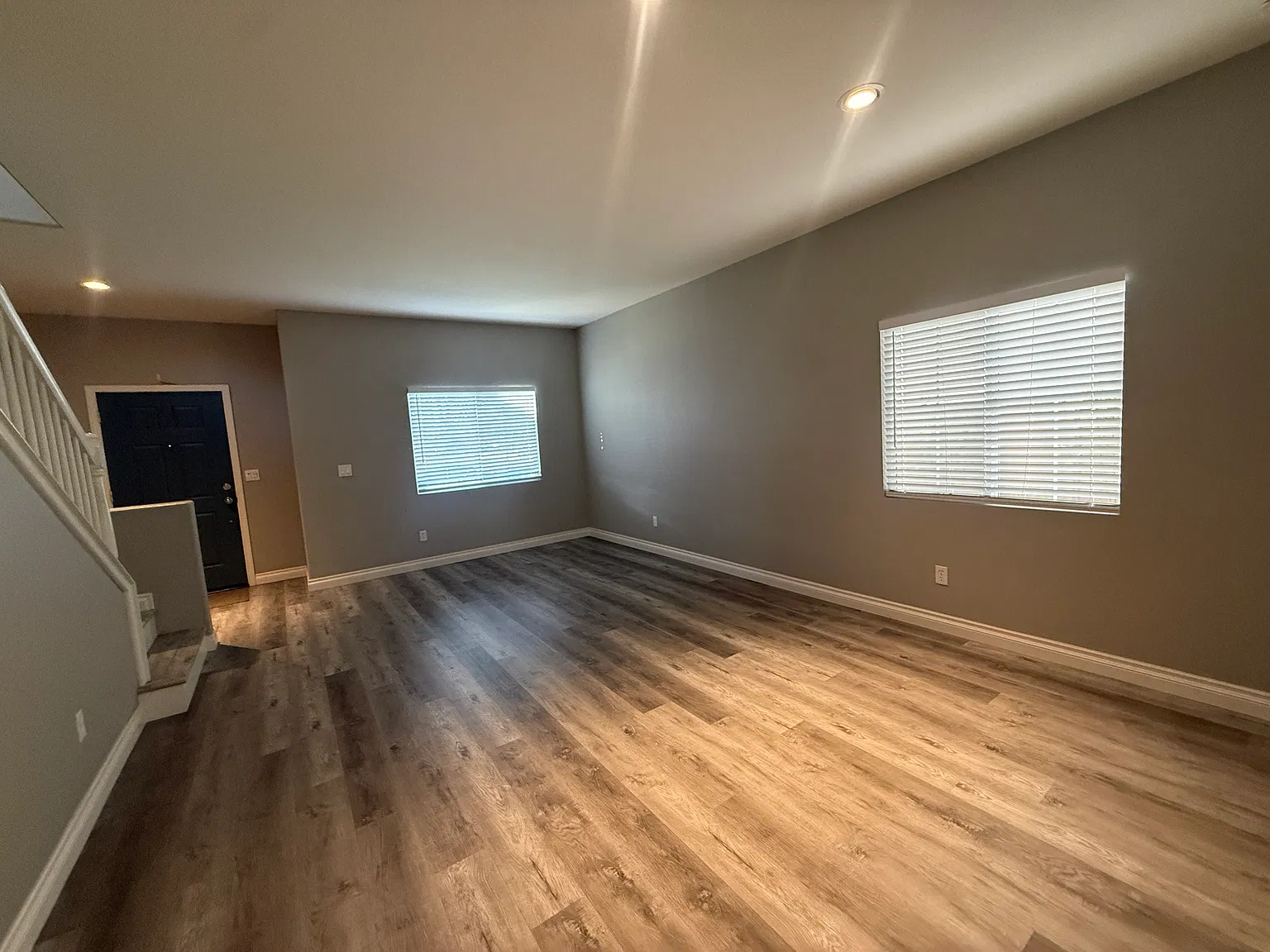 3 bed, 2.5 bath, 2386 sqft, $3,800 — Photo 3