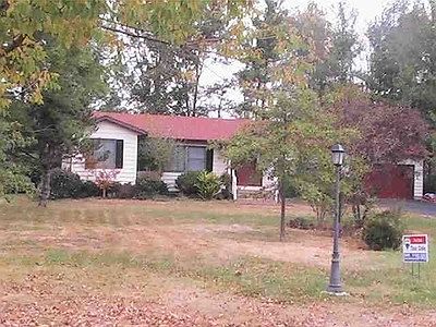 1st image of 100 Lakeview Dr