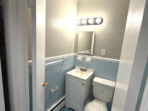 4th image of 1111 D St NE APT 31