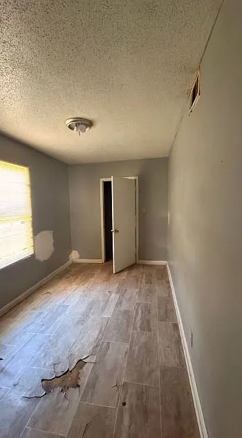3 bed, 1350 sqft, $799 — Photo 2
