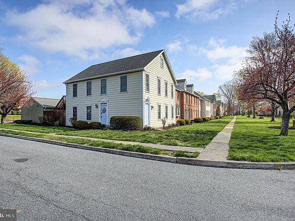 2nd image of 483 Delancey Ct
