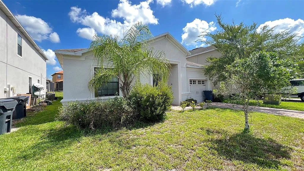 4 bed, 3.0 bath, 2215 sqft, $2,295 — Photo 3