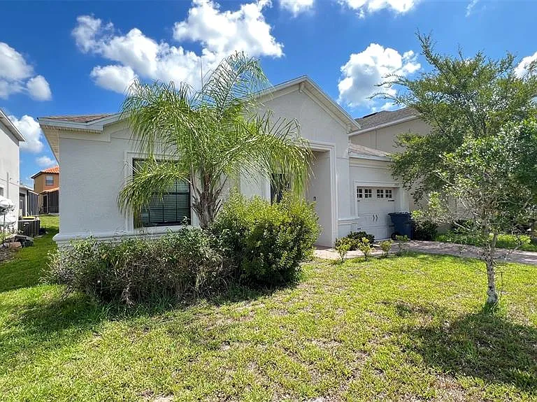 2353 Victoria Dr — Photo 3
