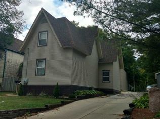 1712 Charles St, Rockford, IL 61104