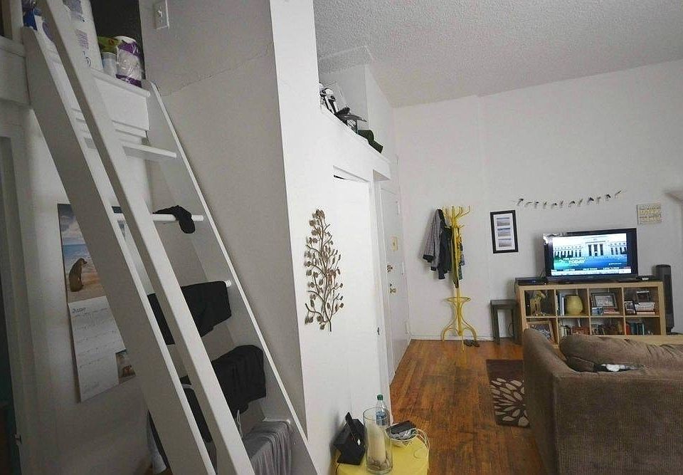 2nd image of 89 Bleecker St #2EE