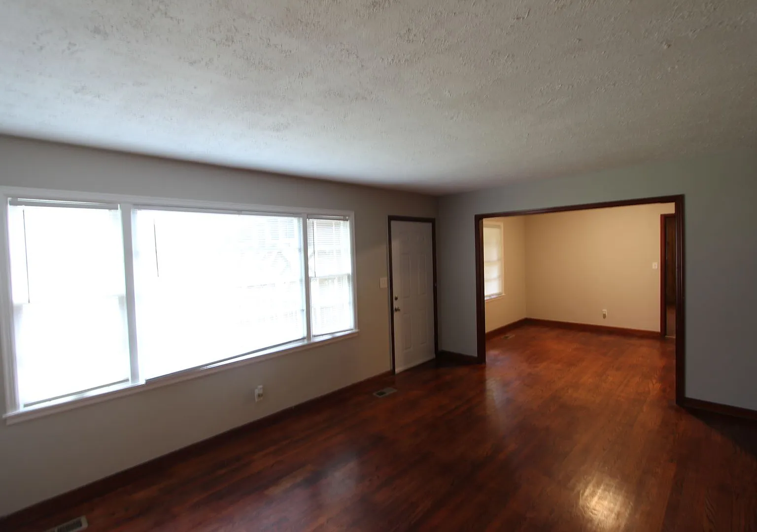 New On The Market! Cute! Cute! Cute! Better Hurry To See This One!! — Photo 4