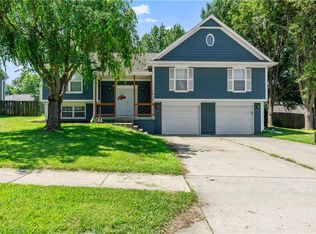 1615 SE Silkwood Ln, Lees Summit, MO 64086