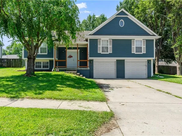 1615 SE Silkwood Ln, Lees Summit, MO 64086