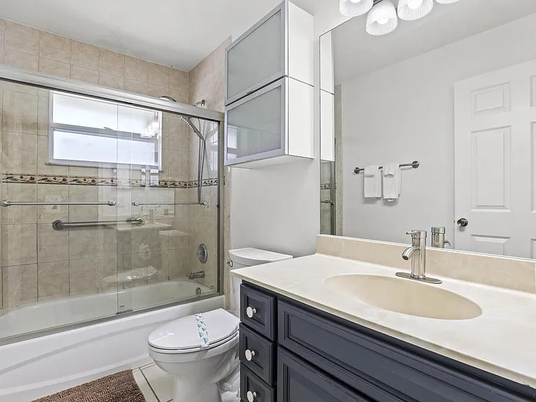 13885 Sheffield St — Photo 25