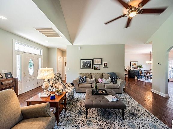 5th image of 2425 Johnna Ln