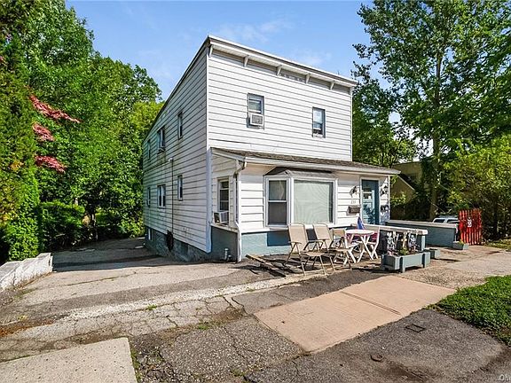 4th image of 233 Valley Pl
