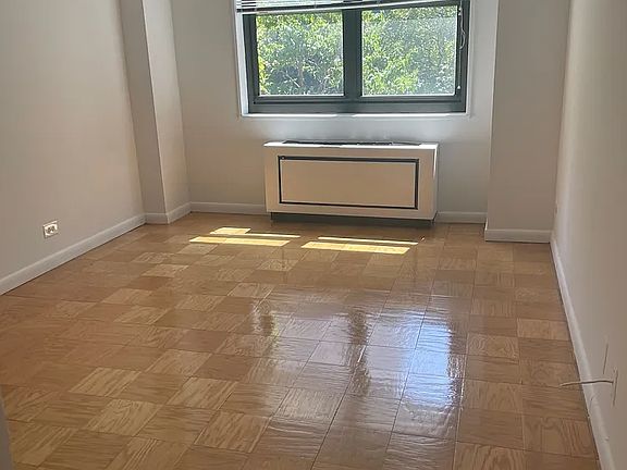 4th image of 200 E 72nd St APT 2B