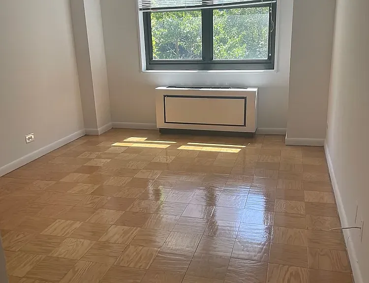 200 E 72nd St #2B — Photo 4