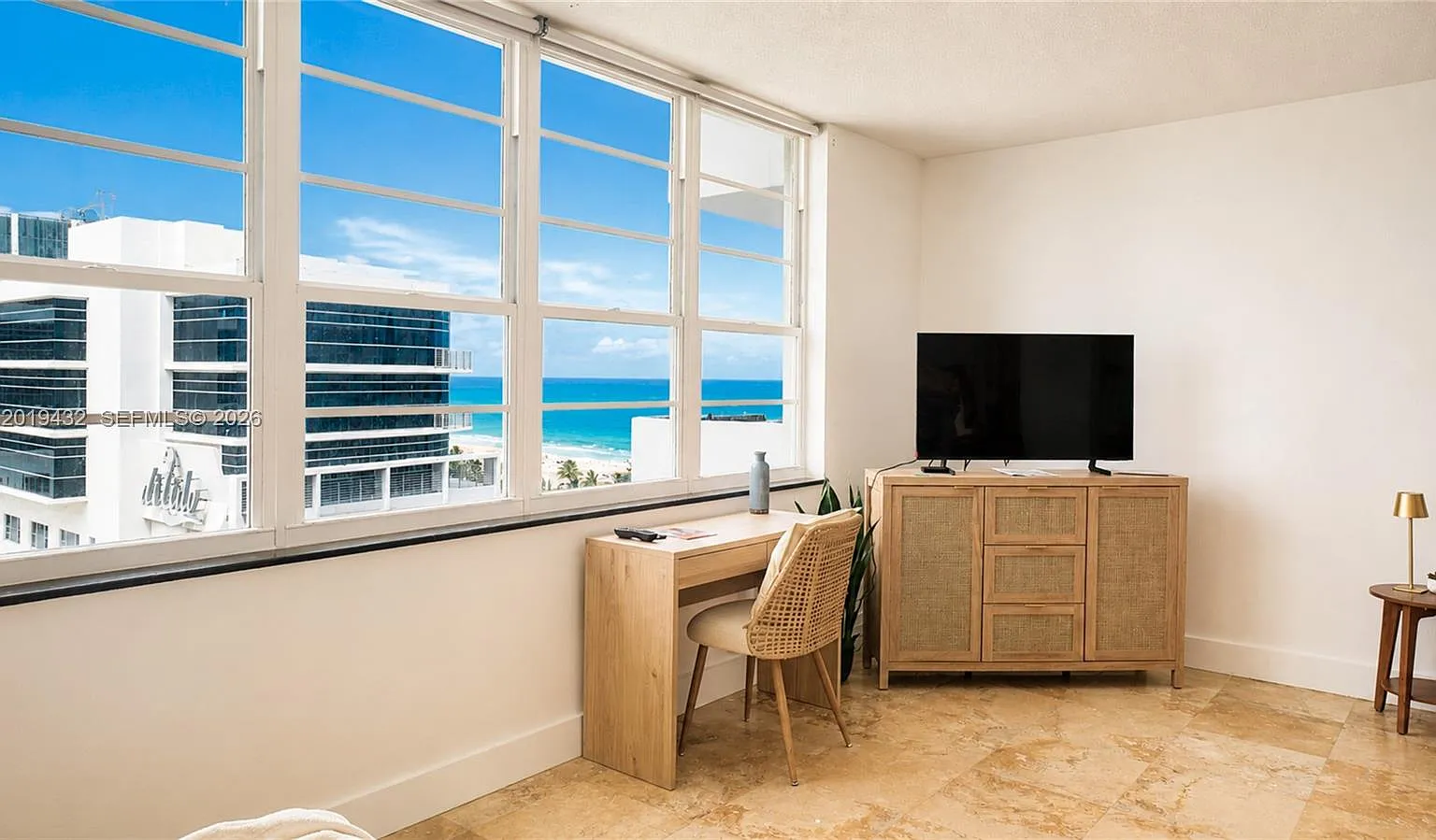 The Decoplage Condo — Photo 3