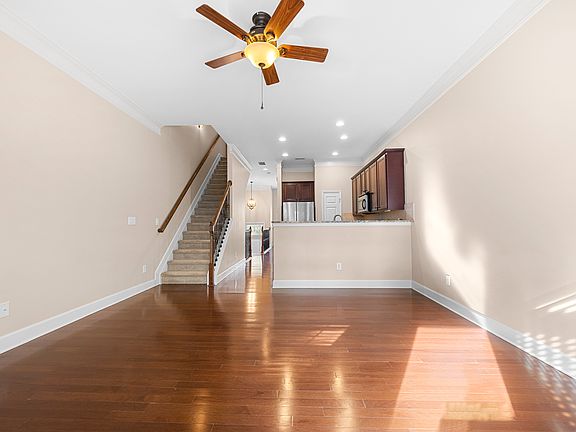 4th image of 2042 Cobblestone Cir NE