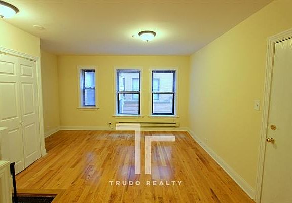 3rd image of 817A W Cornelia Ave APT 0108
