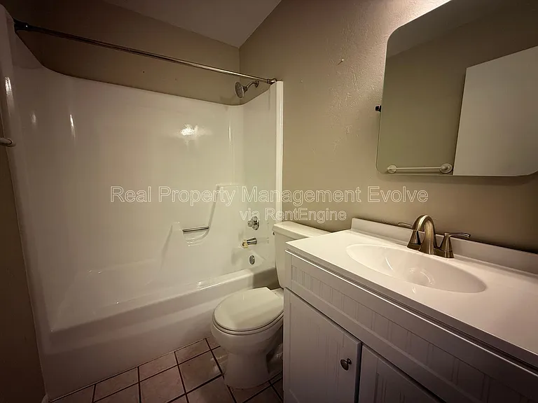 2401 W Fremont Dr — Photo 22
