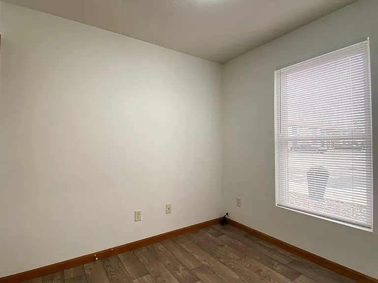 275 Woodridge Ct — Photo 16
