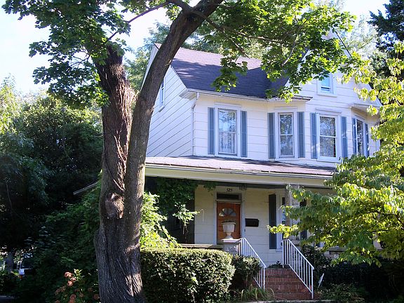 525 Walker Driveway View