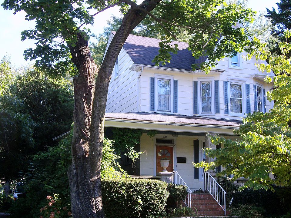 525 Walker Driveway View