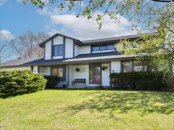 10100 North Foxkirk DRIVE, Mequon, WI 53097