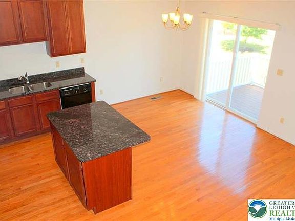 4th image of 183 Redclover Ln