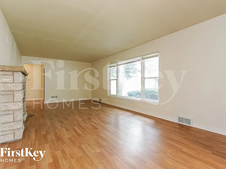 1717 Mayfield Ave — Photo 3
