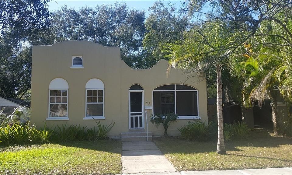 1st image of 748 Palm Dr