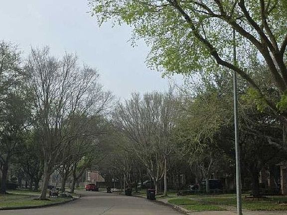 4th image of 1726 Lake Charlotte Ln