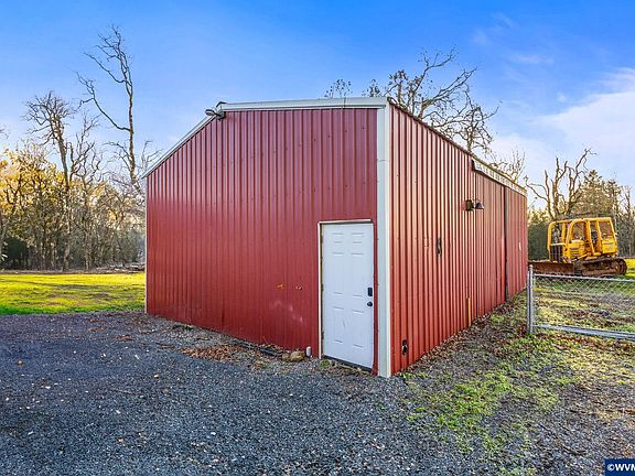 2nd image of 40220 Ridge Dr