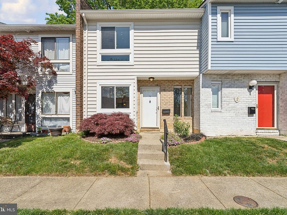 1st image of 4 Woodward Ct