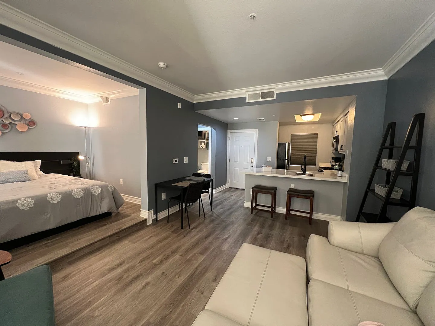 Meridian Fully Furnished Studio Condo - Resort Style Living. Utilities & Internet Services Includ... — Photo 4