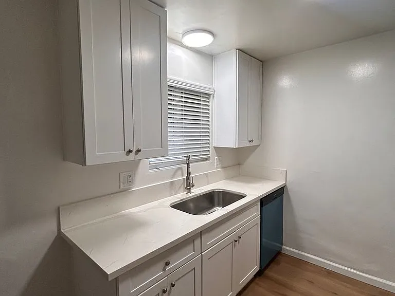 11809 Birch Ave — Photo 7