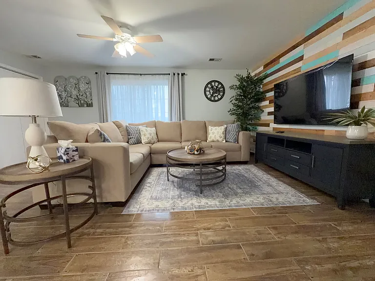 920 Camellia Dr #5 — Photo 5