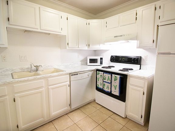 4th image of 8655 Datapoint Dr APT 208