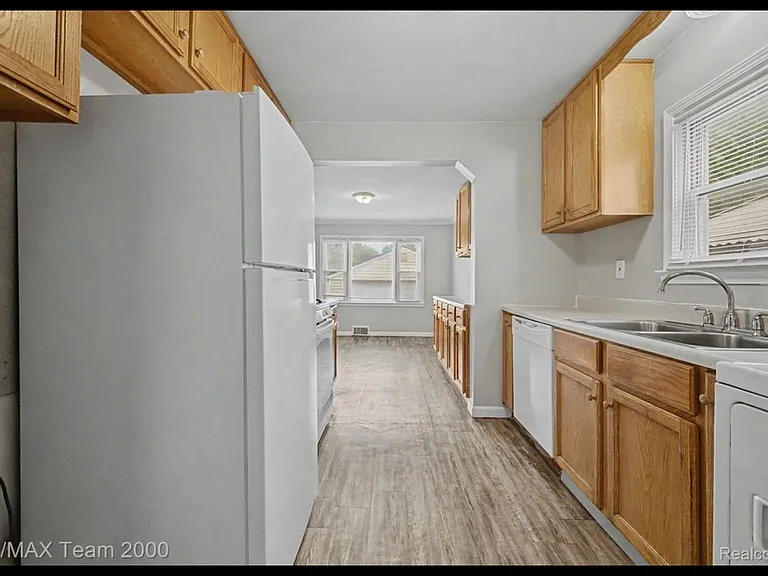 5635 Westpoint St — Photo 6