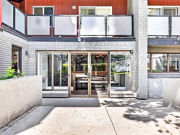 4th image of 1915 W 26th St SW #204