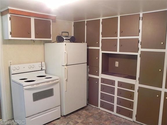 2nd image of 820 S Lagrave St