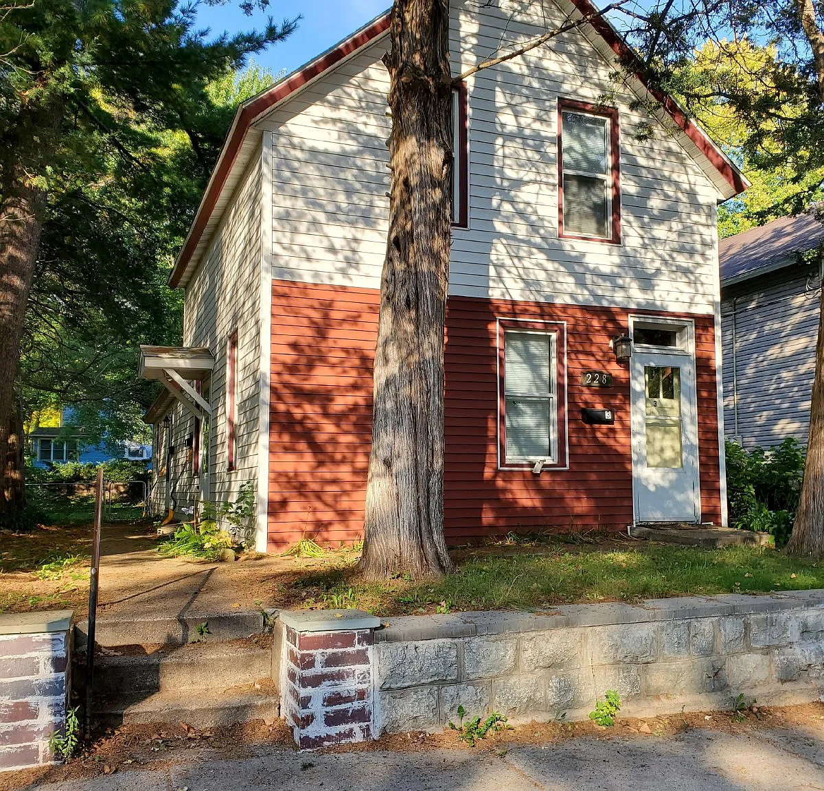 1 bed, 1.0 bath, 700 sqft, $999 — Photo 1