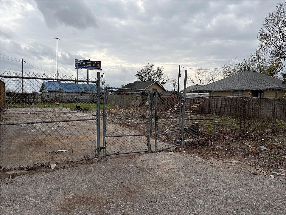 1st image of 4006 Cedar Hill Ln
