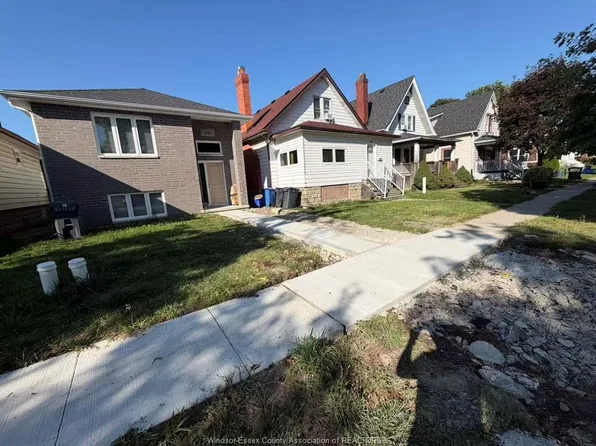 495 McEwan Ave #A, Windsor, ON N9B 2E4