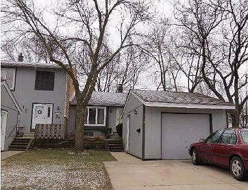 3rd image of 214 Oakwood Ln
