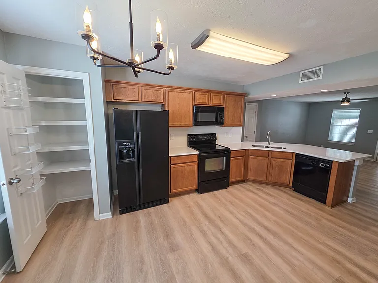 3126 Prater Ct — Photo 5